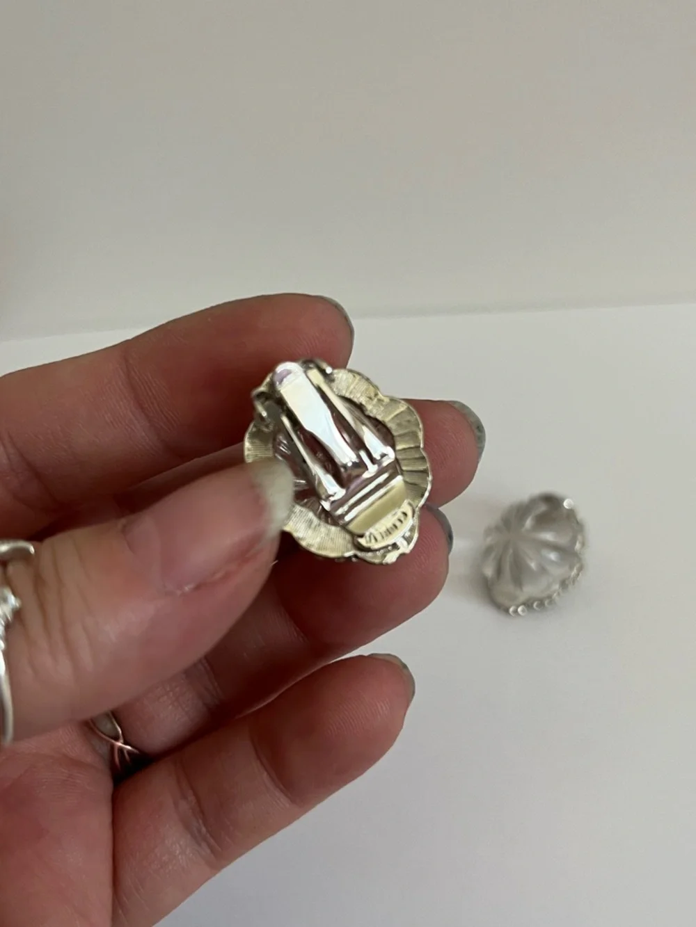 Kenneth Jay Lane clip on earrings - Picture 4 of 4